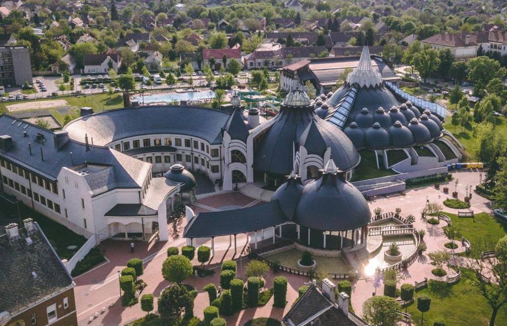 Admiral Apartman Makó Esterno foto